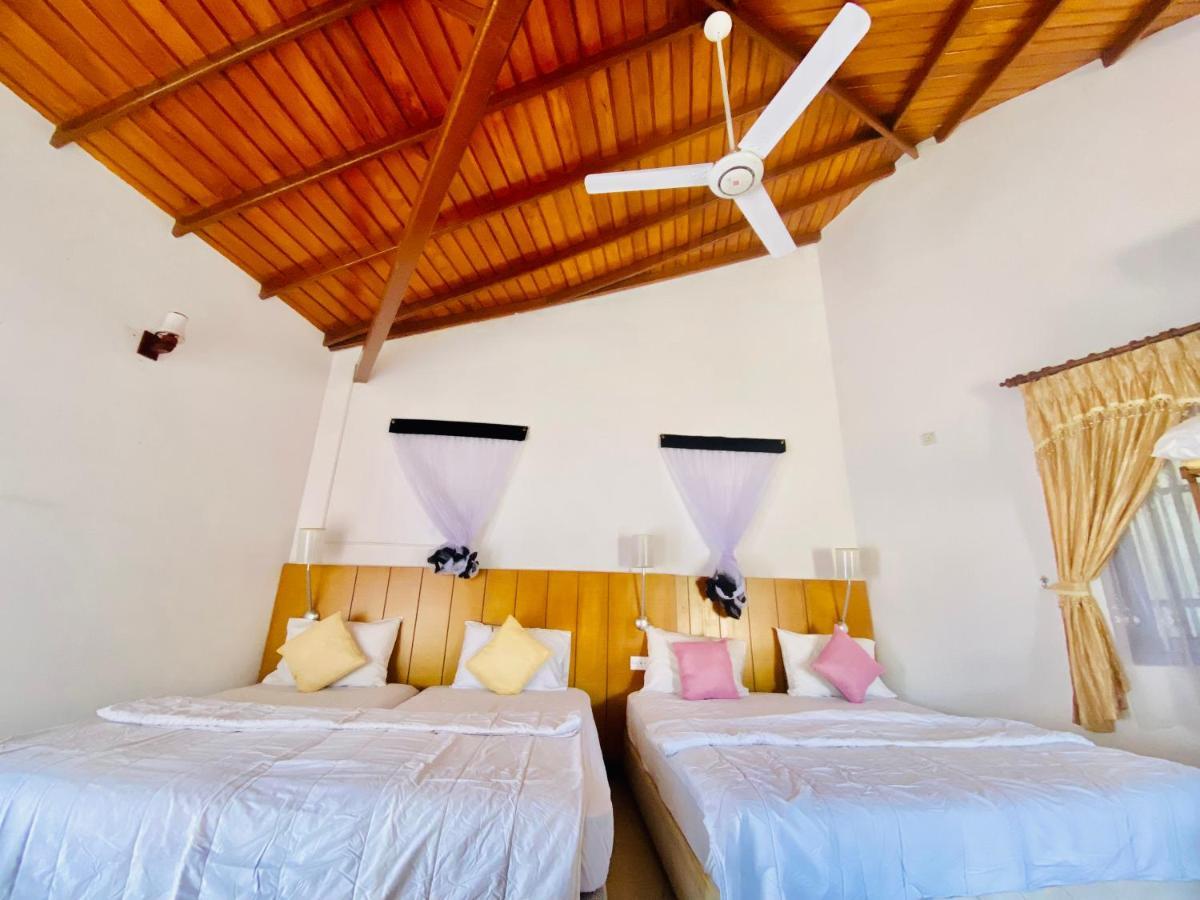 Hikka Paradise Guest House Хиккадува Экстерьер фото